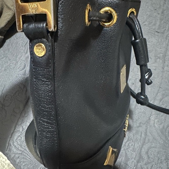 MCM Bucket Bag - Picture 3 of 9